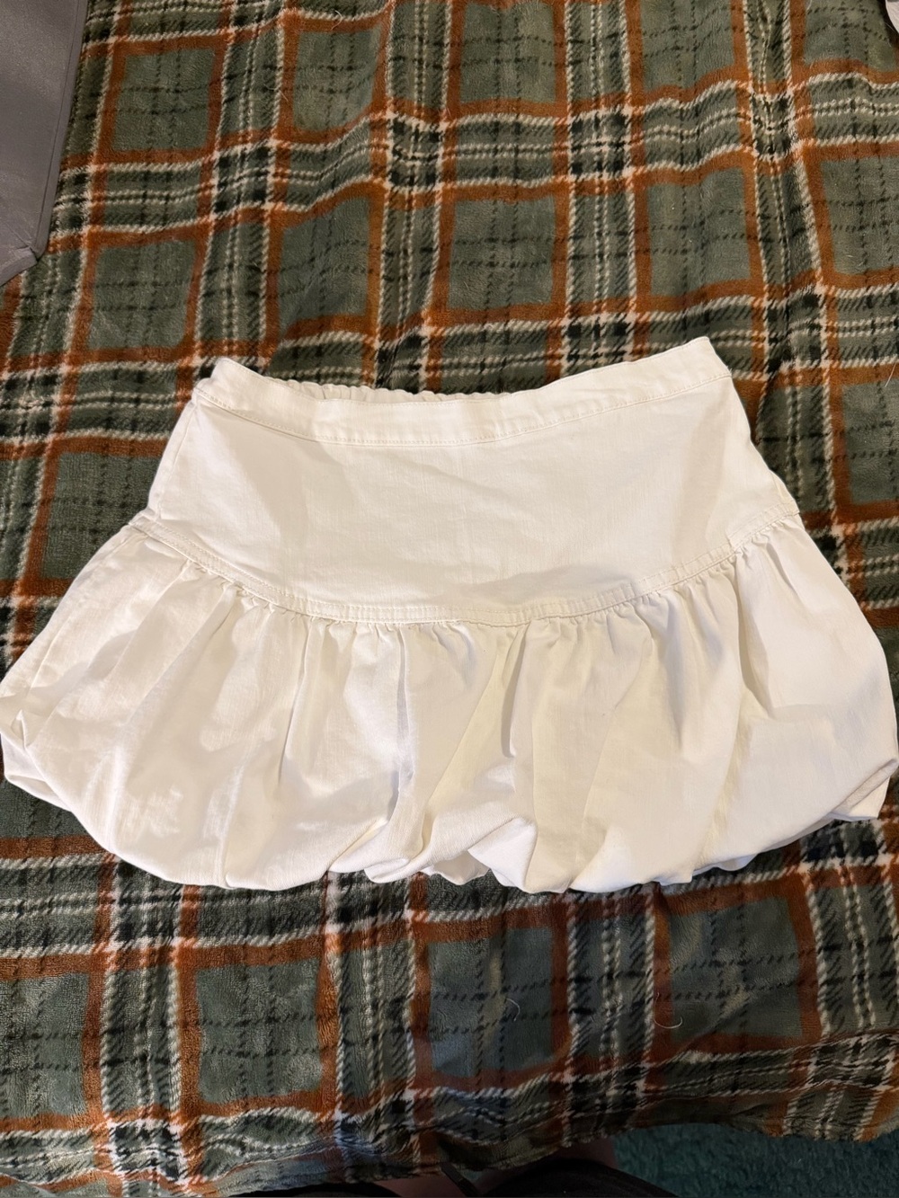 Women’s White Ruffle bubble style mini skirt by love tree denim size medium